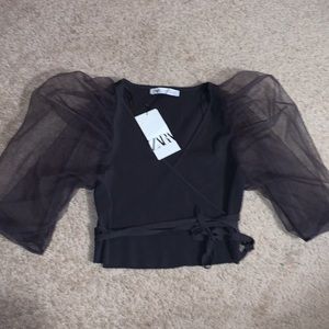 KNIT‎ CONTRAST SURPLICE CARDIGAN
Zara